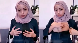 Bokep Indo Hijab Menikmati Banget Remas Toketnya