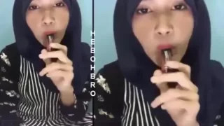 Cewek Jilbab Binal Pengen Ngisep Kontol